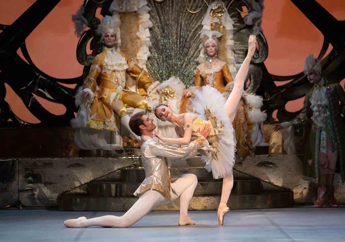 Violetta Keller e Michal Krcmar in La Bella Addormentata - Accademia Ucraina di Balletto